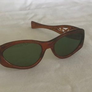 1950s Faux Tortoise Shell Carved Sunglasses w/ Green Lenses - Pin Up Sunglasses